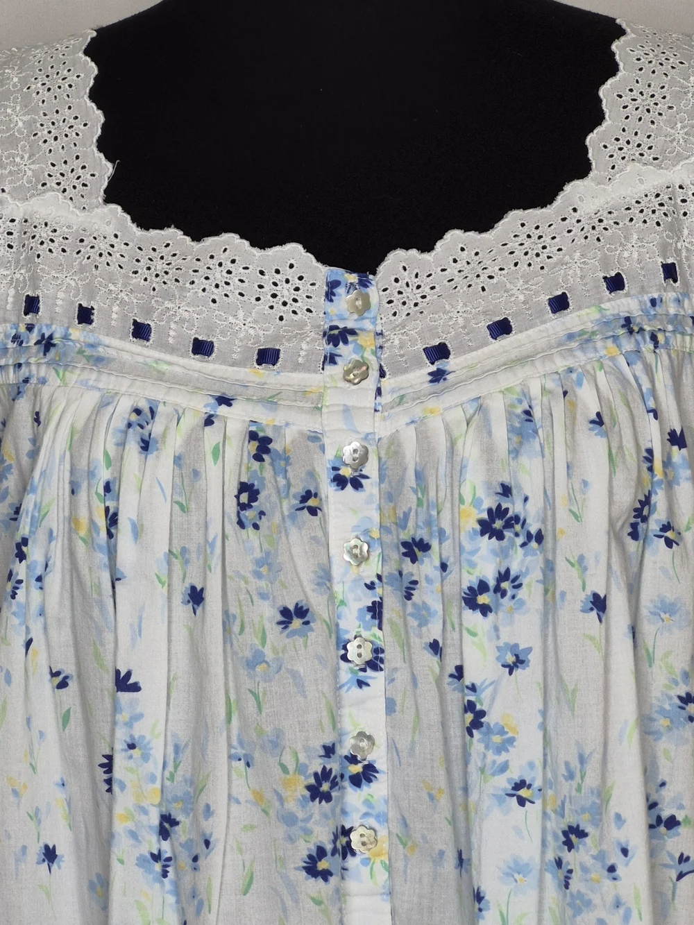 Eileen West "Ditsy" Floral Sleevelees Short Cotton Lawn Nightgown - Picture 5 of 12